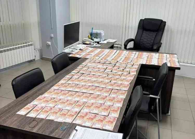 Силовики задержали предпринимателя при передаче взятки чиновнику в Челябинской области