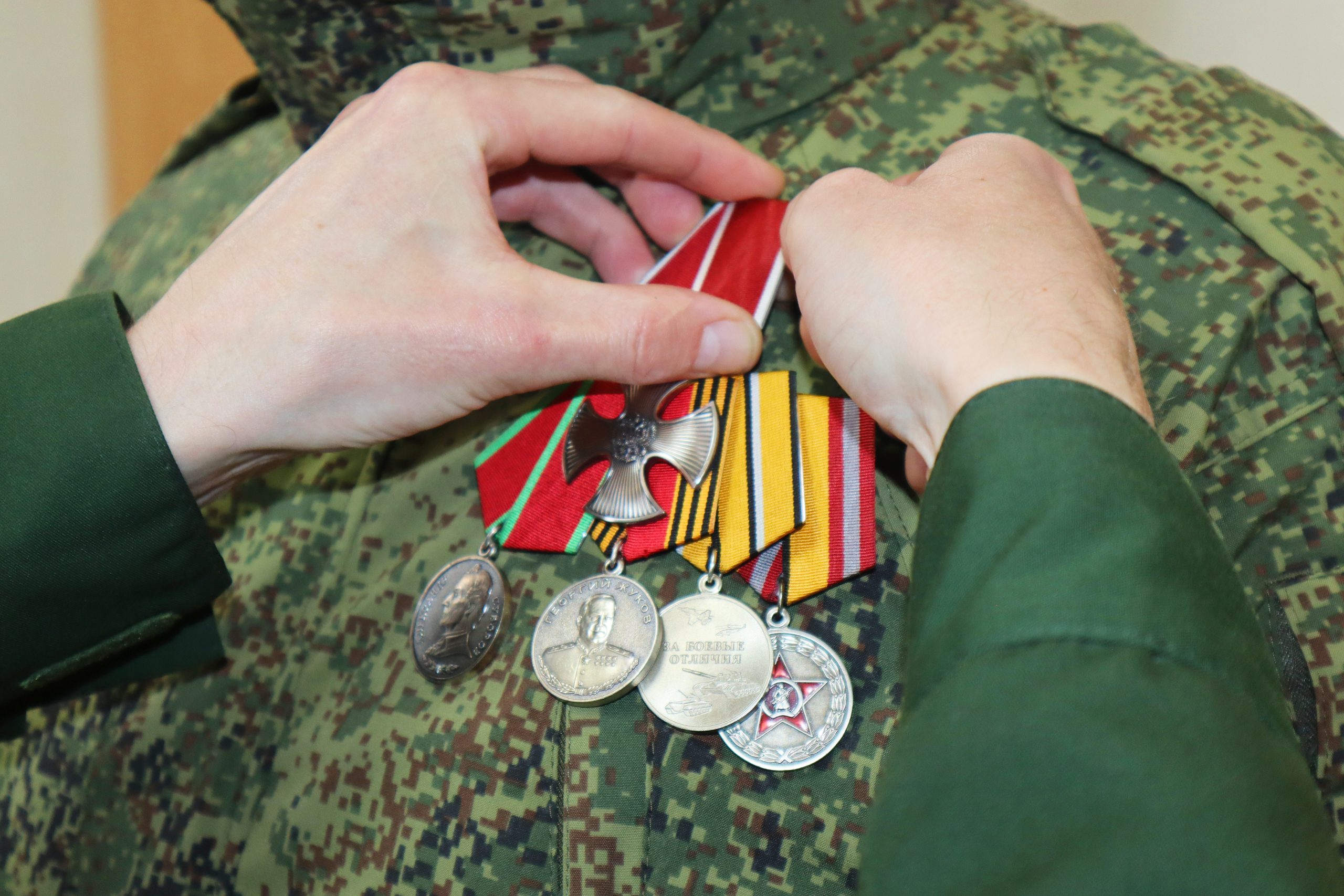 Герой нашего времени: сержант Павел Кравченко удостоен высшей награды Родины