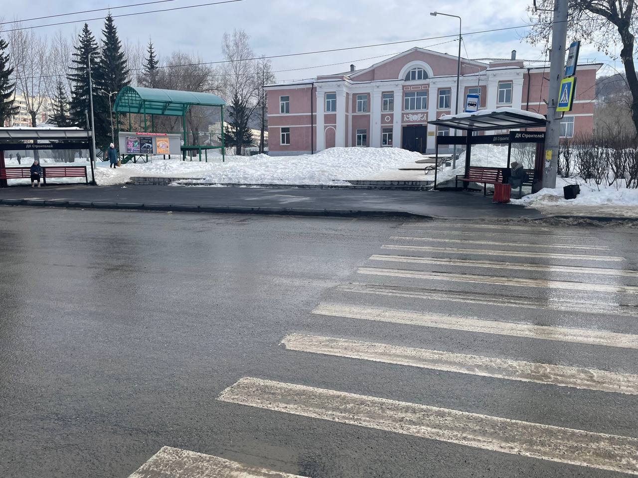 Хочешь домой — купи лопату! Миасцы не теряются в условиях дорожного апокалипсиса