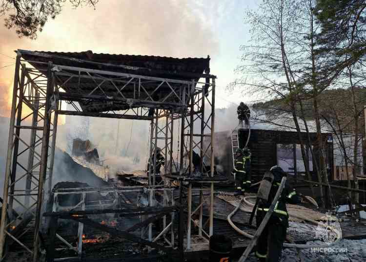 Два человека погибли в пожаре на Тургояке