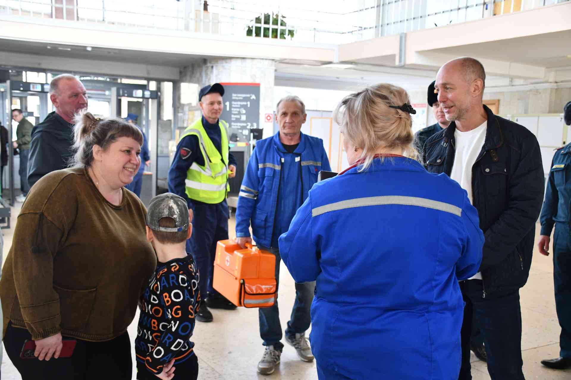 Пассажиров поезда № 302 встретили в Миассе