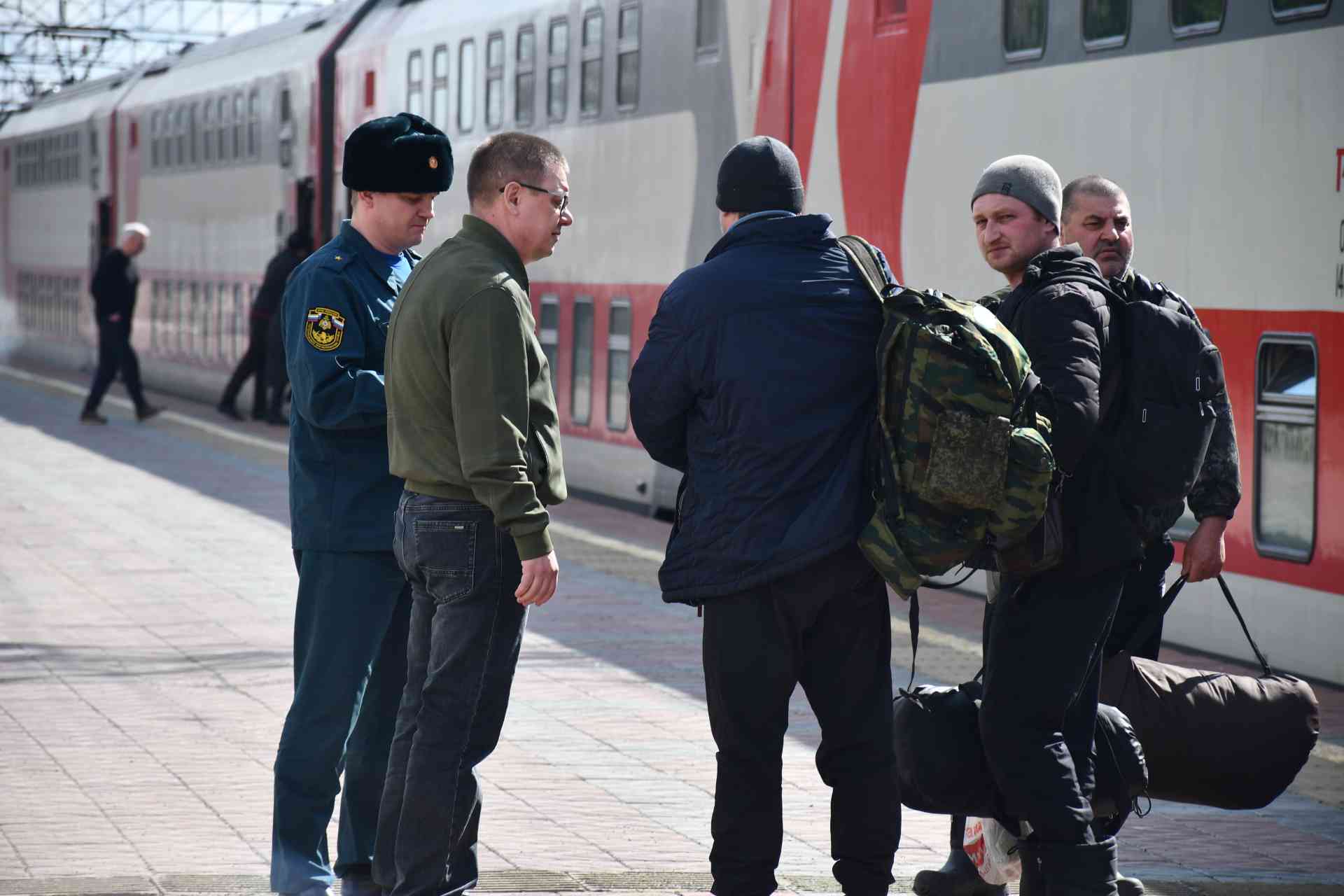 Пассажиров поезда № 302 встретили в Миассе