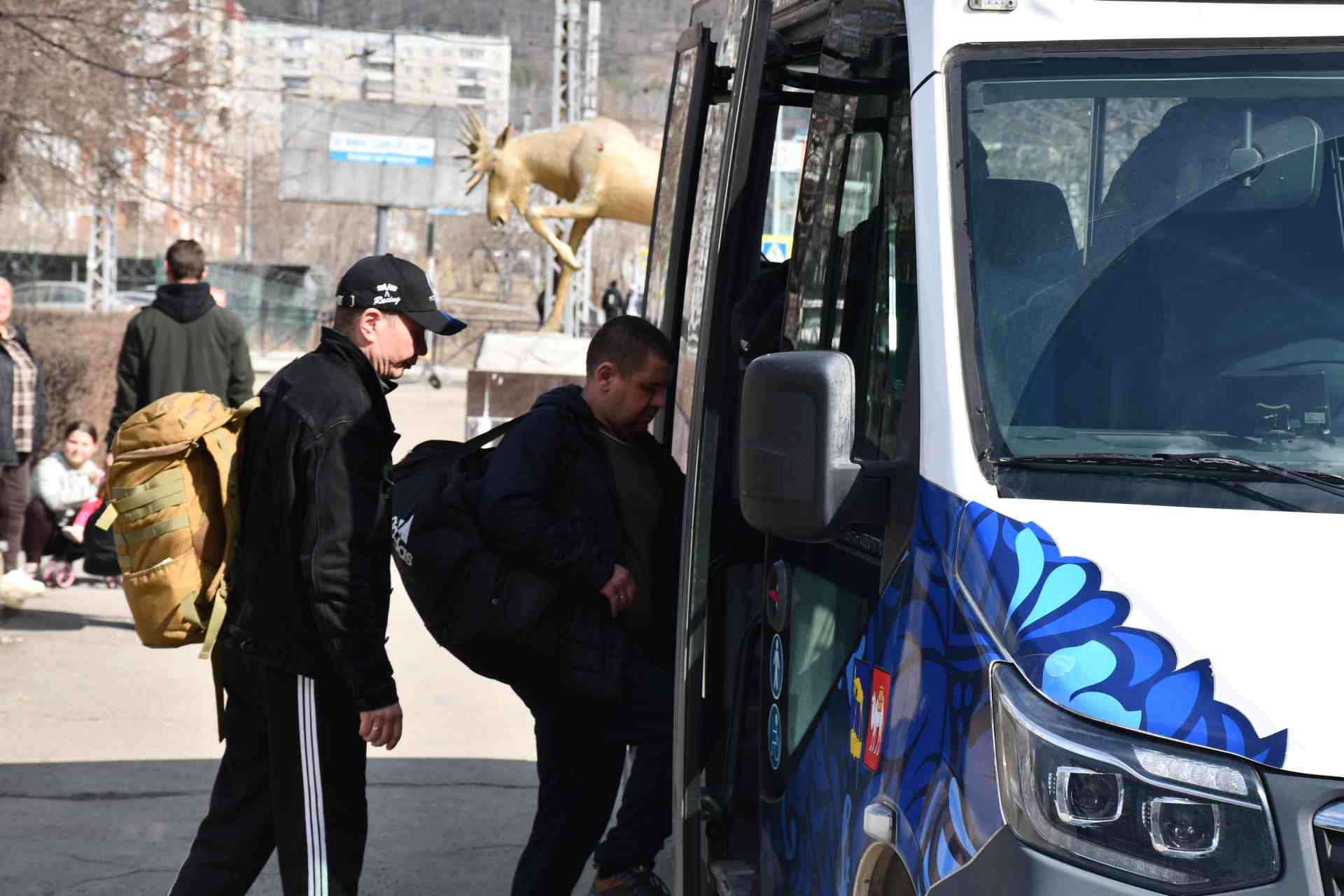 Пассажиров поезда № 302 встретили в Миассе