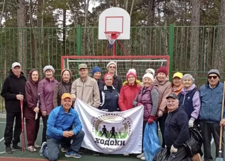 Группа «Ходоки» провела субботник в парке Автозаводцев