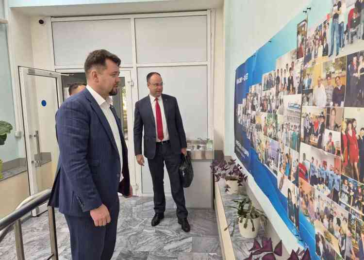 Кандидат на праймериз «Единой России» Антон Ковалёв встретился с промышленниками Миасса