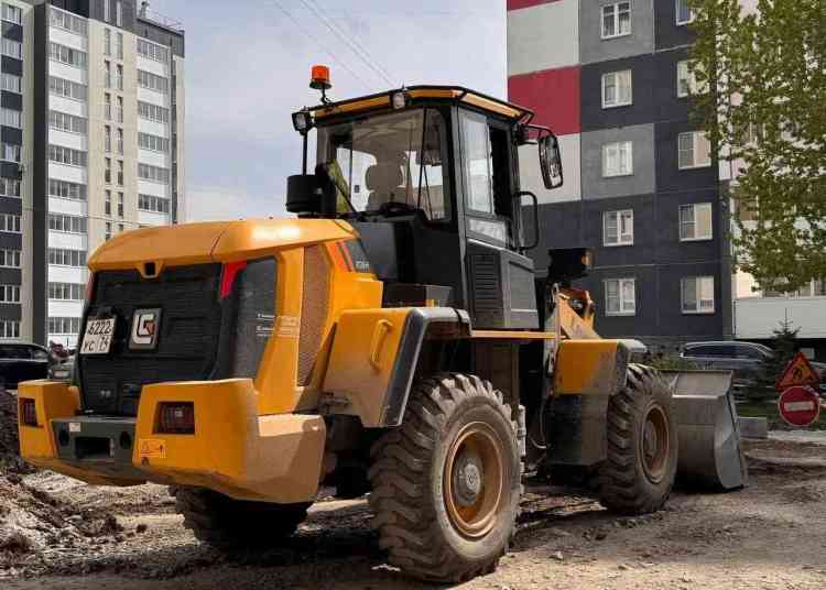 Комплексное благоустройство наполовину завершено во дворе на Богдана Хмельницкого