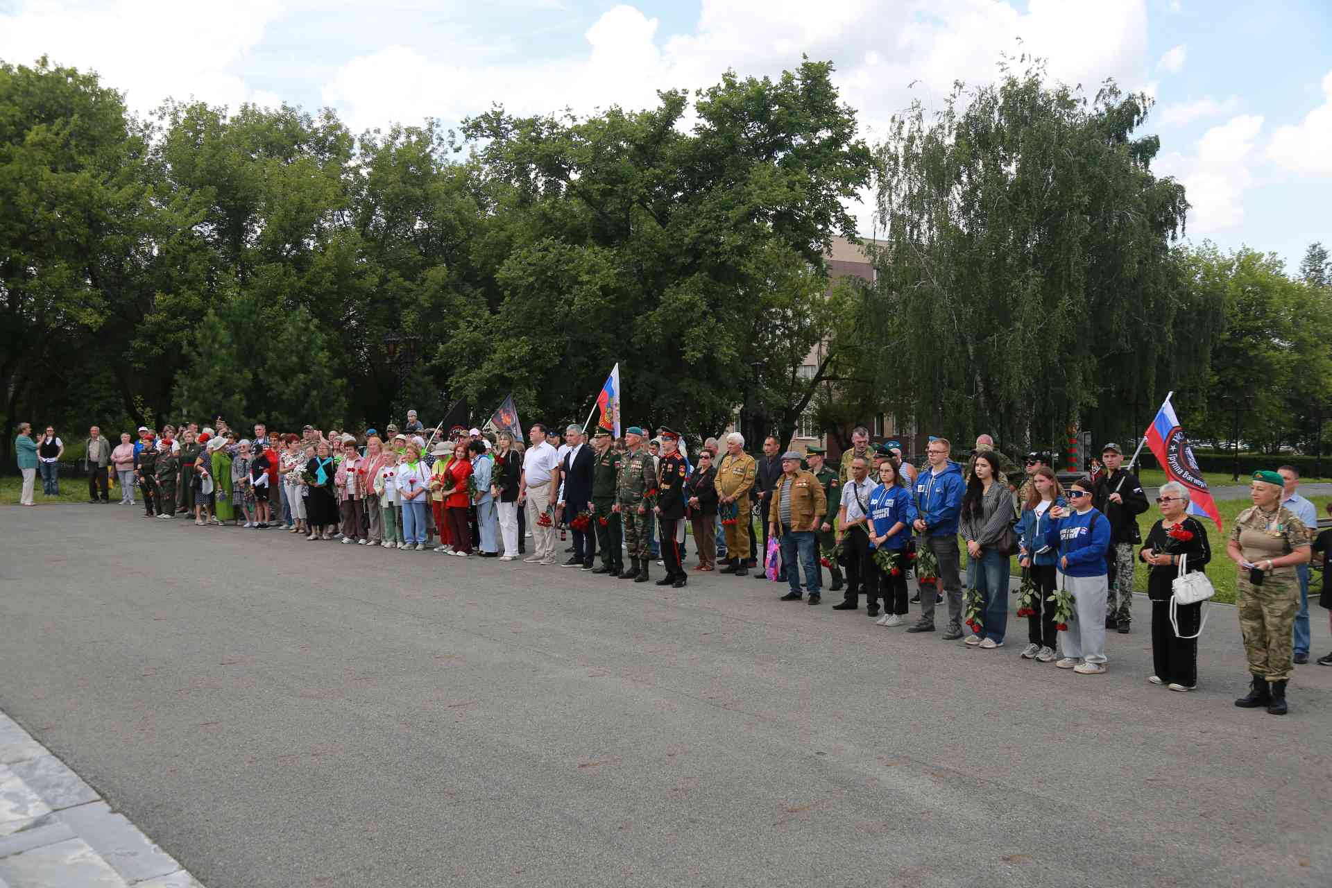 В Миассе почтили героев