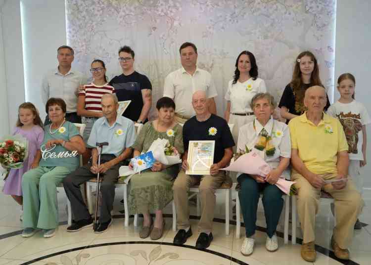 Трем семьям из Миасса вручили медали «За любовь и верность»