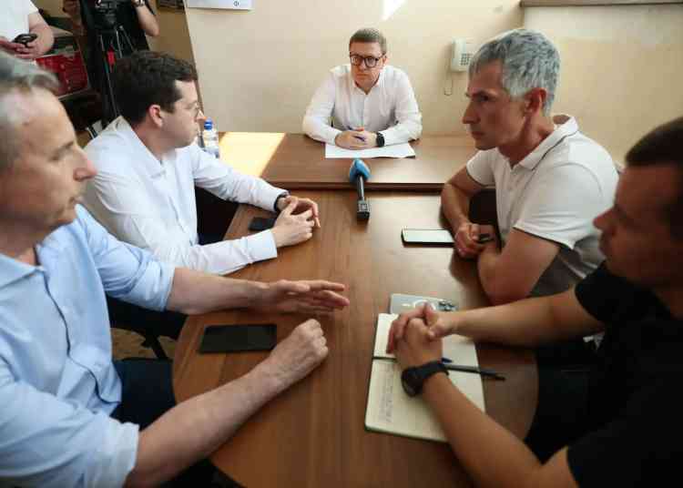 Алексей Текслер провел совещание по устранению последствий урагана