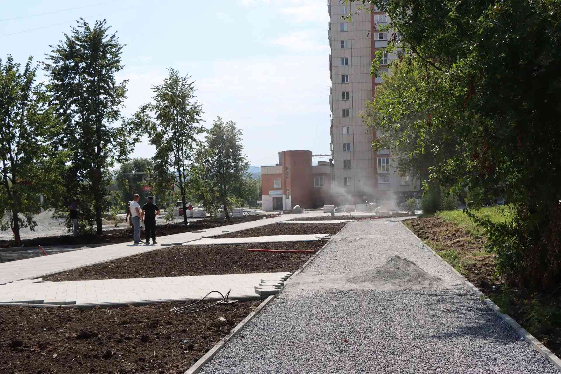 В сквере «Образование» появились пешеходные дорожки