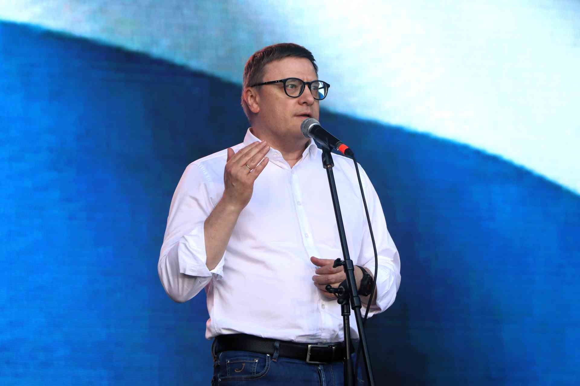 Алексей Текслер «Иванушки International» поздравили миасцев с Днем выпуска первого автомобиля