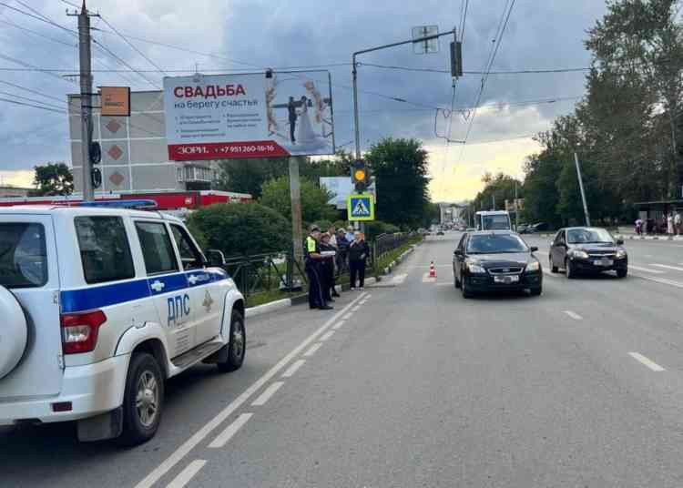 17-летняя девушка попала под колеса автомобиля в Миассе