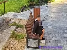 Подростки сломали новую лавочку в Миассе