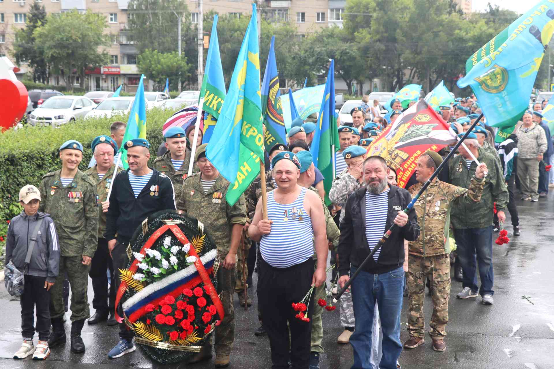 Расплескалась синева над Миассом…