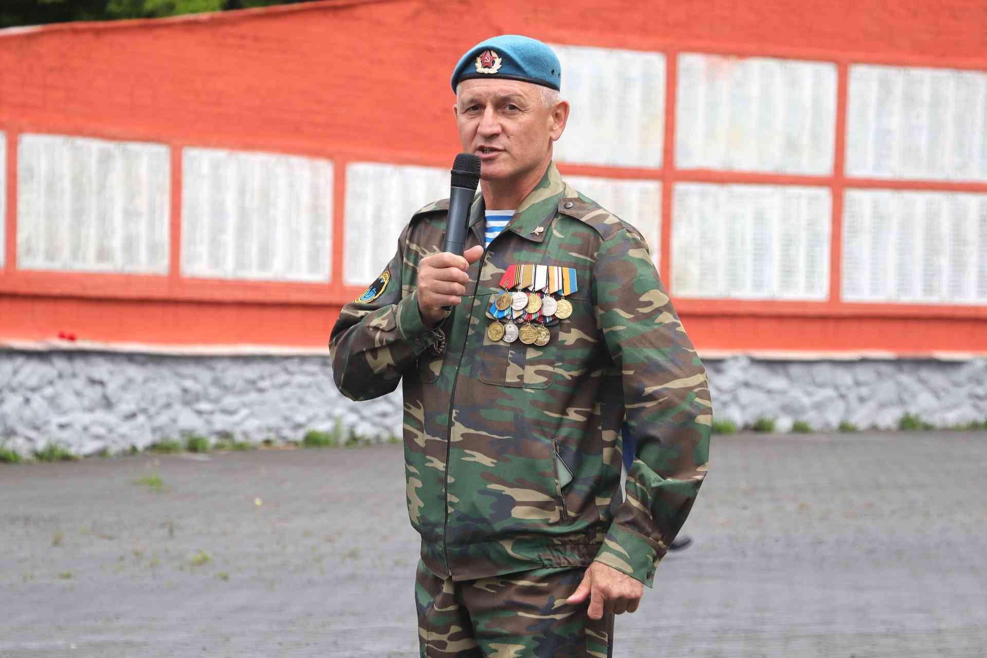 Расплескалась синева над Миассом…