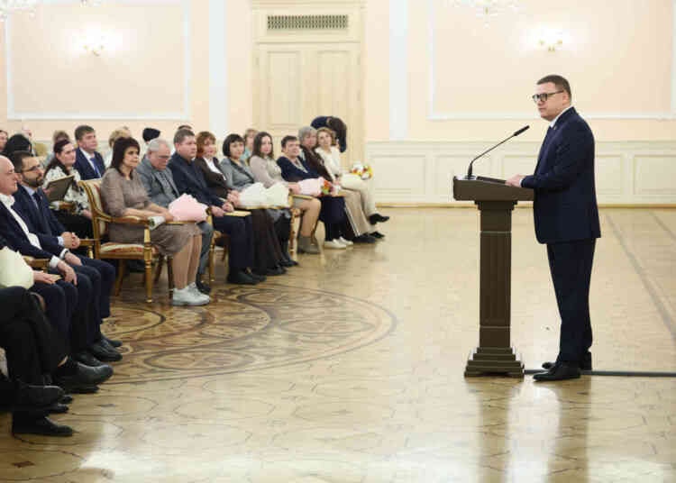 Алексей Текслер наградил лучших сотрудников троллейбусного депо Миасса