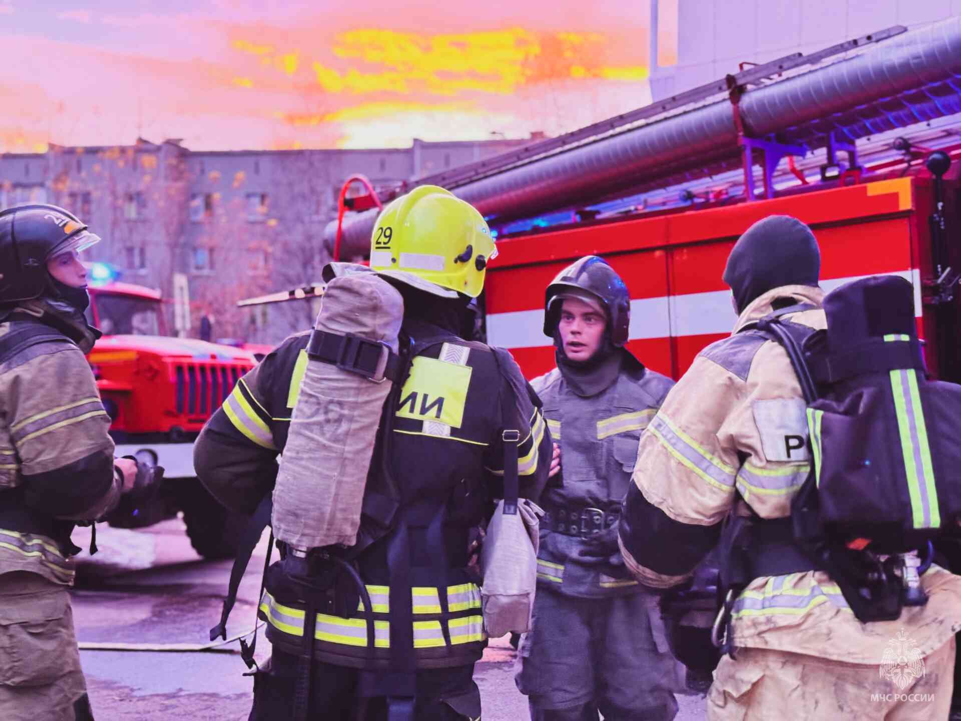 Четырех человек спасли во время пожара в Миассе