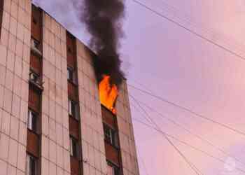 Четырех человек спасли во время пожара в Миассе 