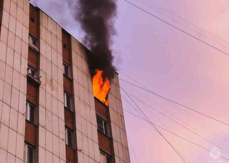 Четырех человек спасли во время пожара в Миассе